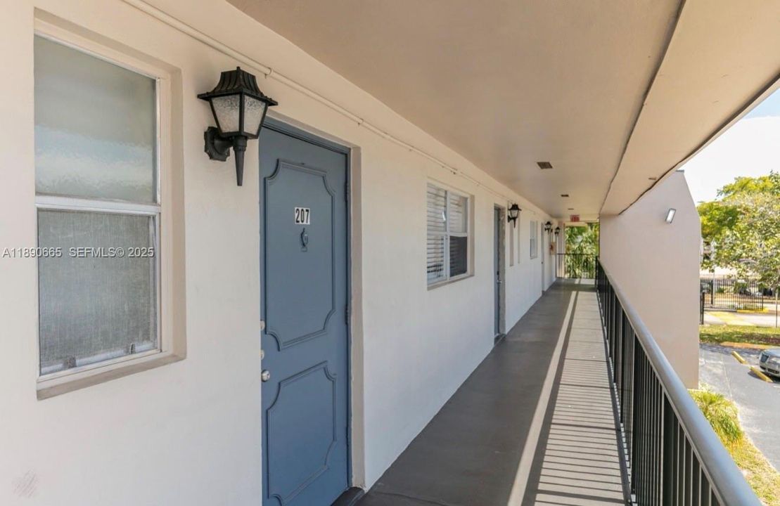 Active With Contract: $1,450 (1 beds, 1 baths, 0 Square Feet)