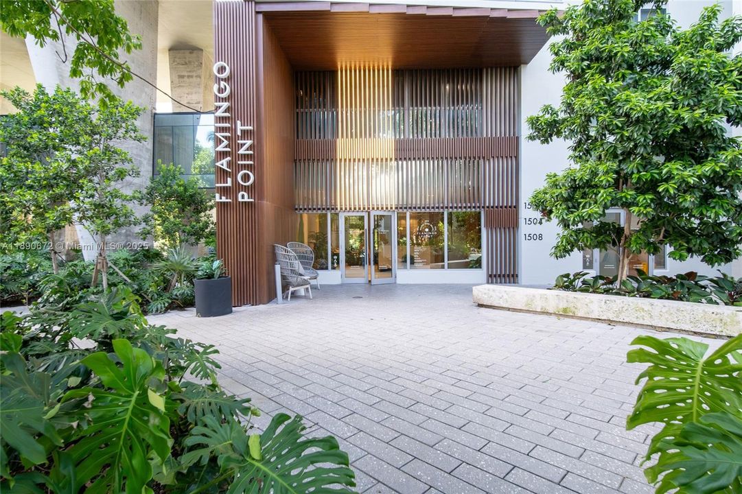 For Sale: $735,000 (2 beds, 2 baths, 1072 Square Feet)