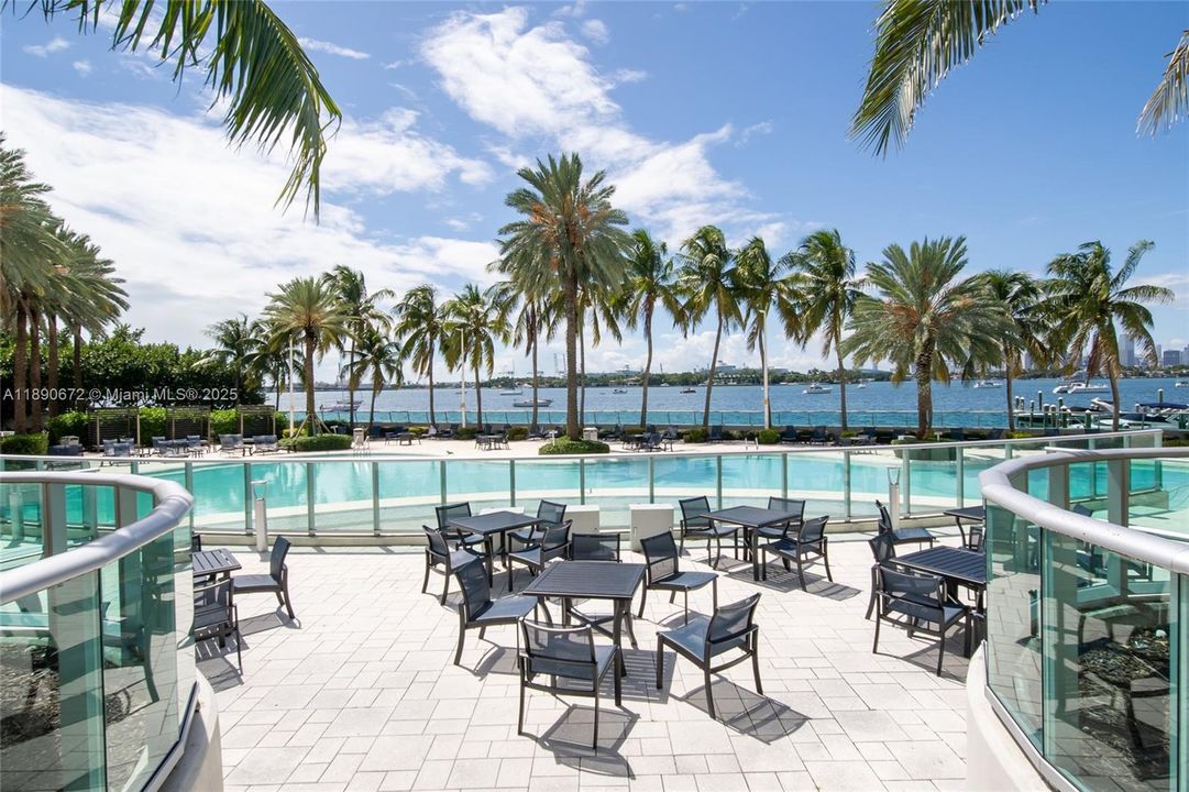 For Sale: $735,000 (2 beds, 2 baths, 1072 Square Feet)