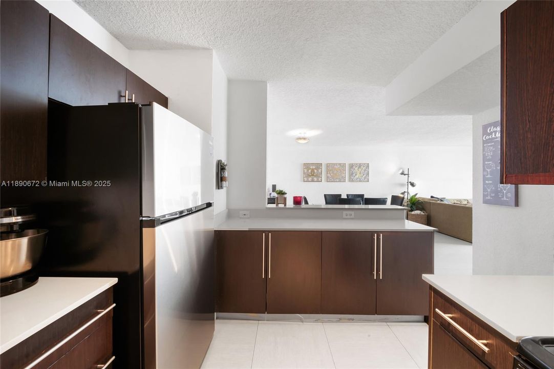 For Sale: $735,000 (2 beds, 2 baths, 1072 Square Feet)