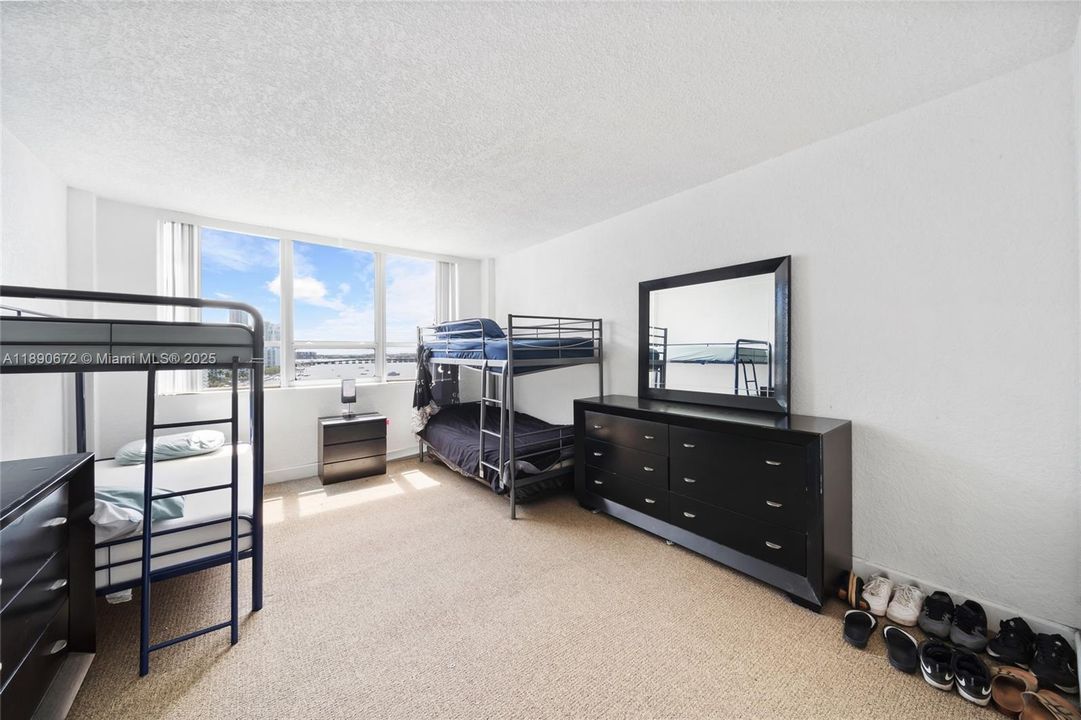 For Sale: $735,000 (2 beds, 2 baths, 1072 Square Feet)