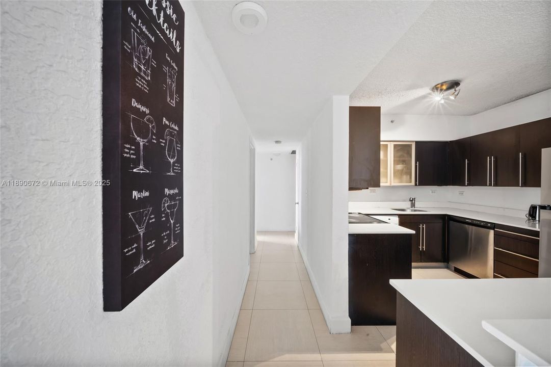 For Sale: $735,000 (2 beds, 2 baths, 1072 Square Feet)