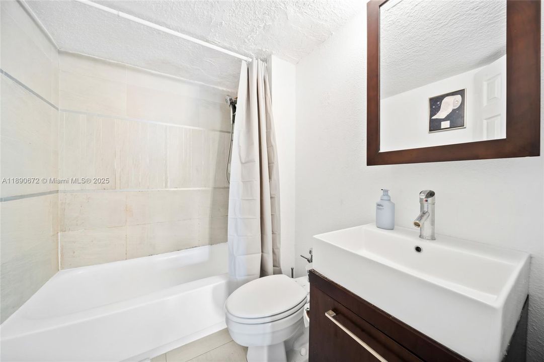 For Sale: $735,000 (2 beds, 2 baths, 1072 Square Feet)