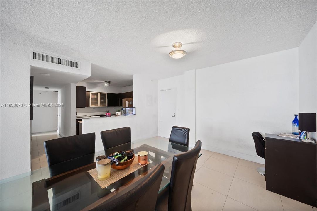 For Sale: $735,000 (2 beds, 2 baths, 1072 Square Feet)