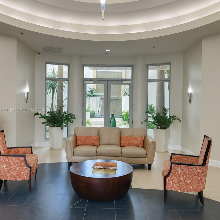 For Sale: $325,000 (2 beds, 2 baths, 1036 Square Feet)