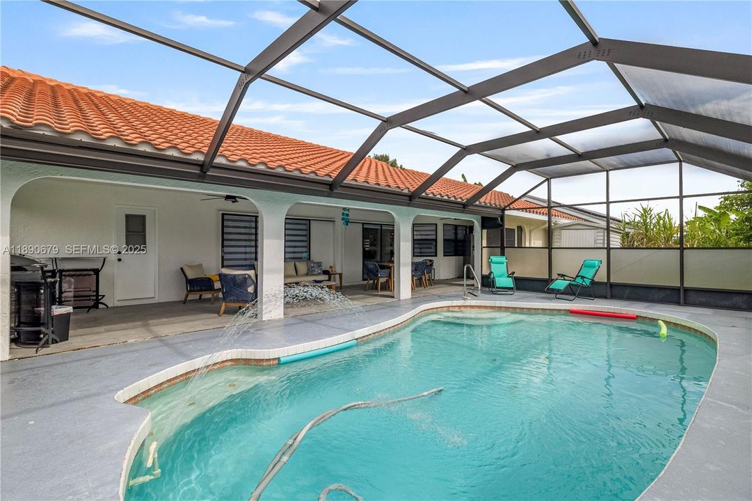 For Sale: $445,000 (4 beds, 2 baths, 1880 Square Feet)