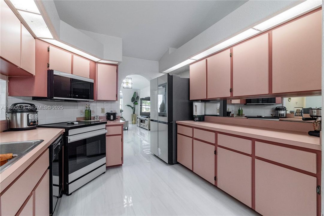 For Sale: $445,000 (4 beds, 2 baths, 1880 Square Feet)