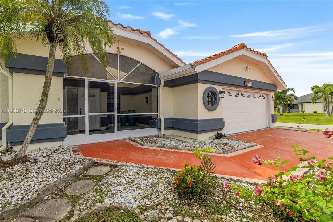 For Sale: $445,000 (4 beds, 2 baths, 1880 Square Feet)