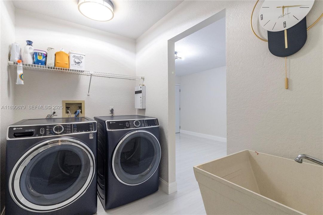 For Sale: $445,000 (4 beds, 2 baths, 1880 Square Feet)