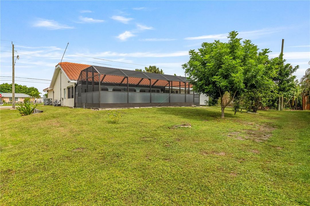 For Sale: $445,000 (4 beds, 2 baths, 1880 Square Feet)