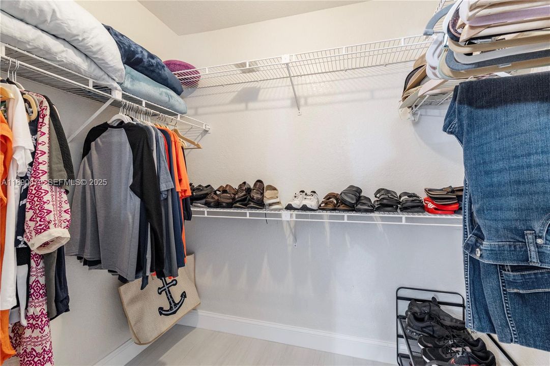 For Sale: $445,000 (4 beds, 2 baths, 1880 Square Feet)