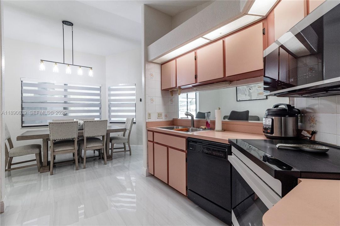 For Sale: $445,000 (4 beds, 2 baths, 1880 Square Feet)