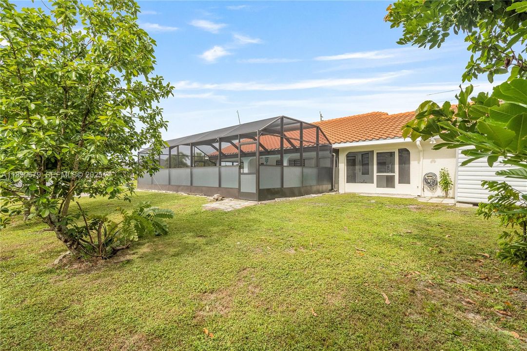 For Sale: $445,000 (4 beds, 2 baths, 1880 Square Feet)