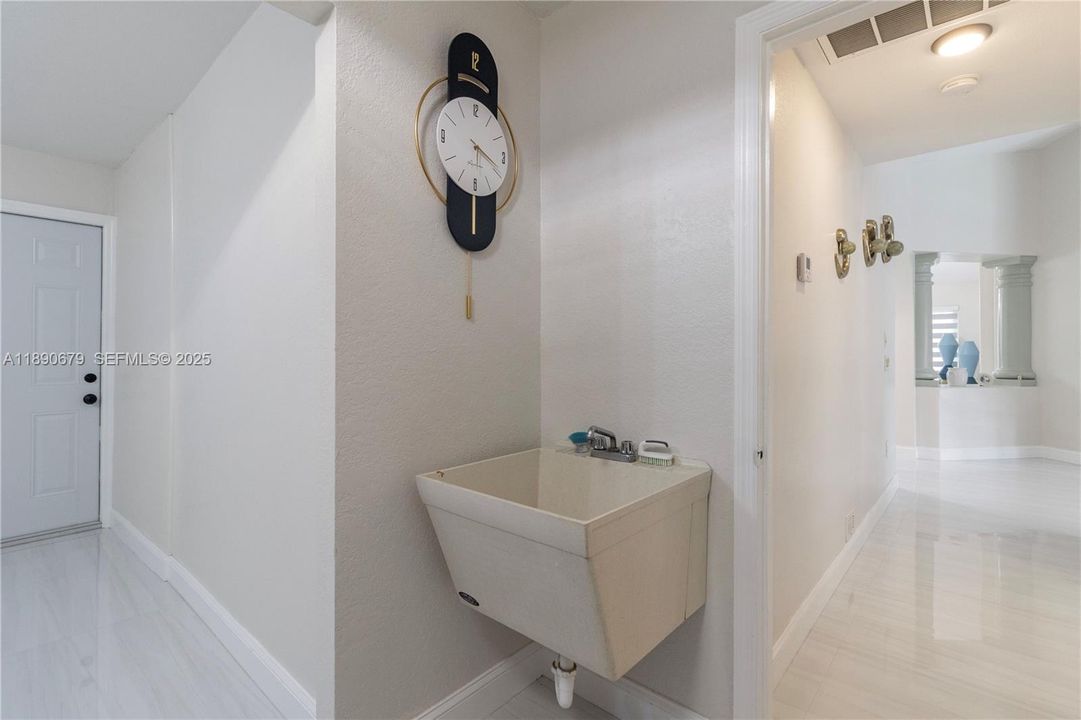 For Sale: $445,000 (4 beds, 2 baths, 1880 Square Feet)