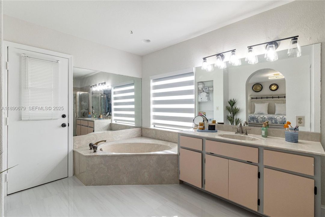 For Sale: $445,000 (4 beds, 2 baths, 1880 Square Feet)