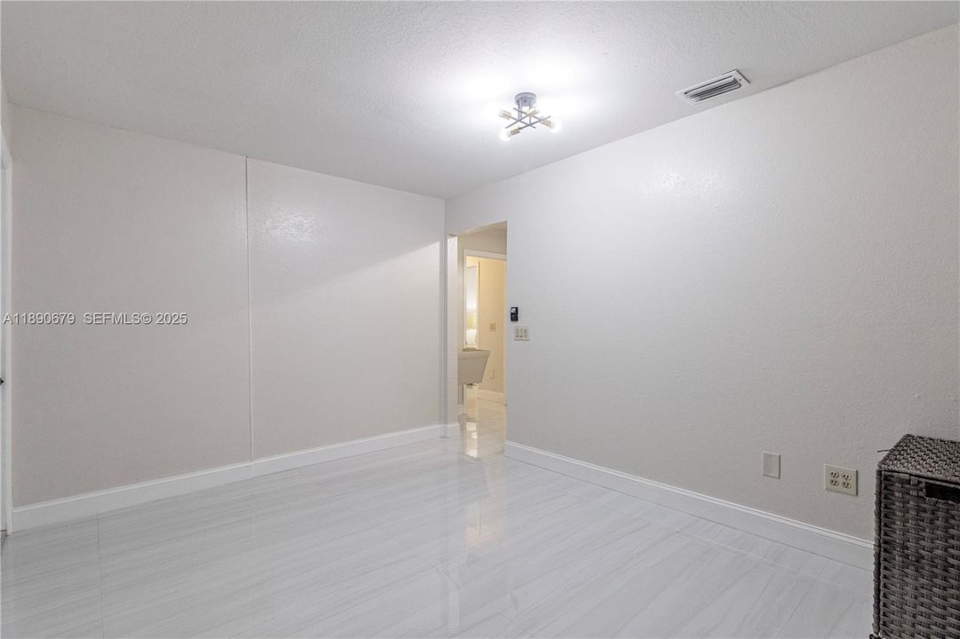 For Sale: $445,000 (4 beds, 2 baths, 1880 Square Feet)