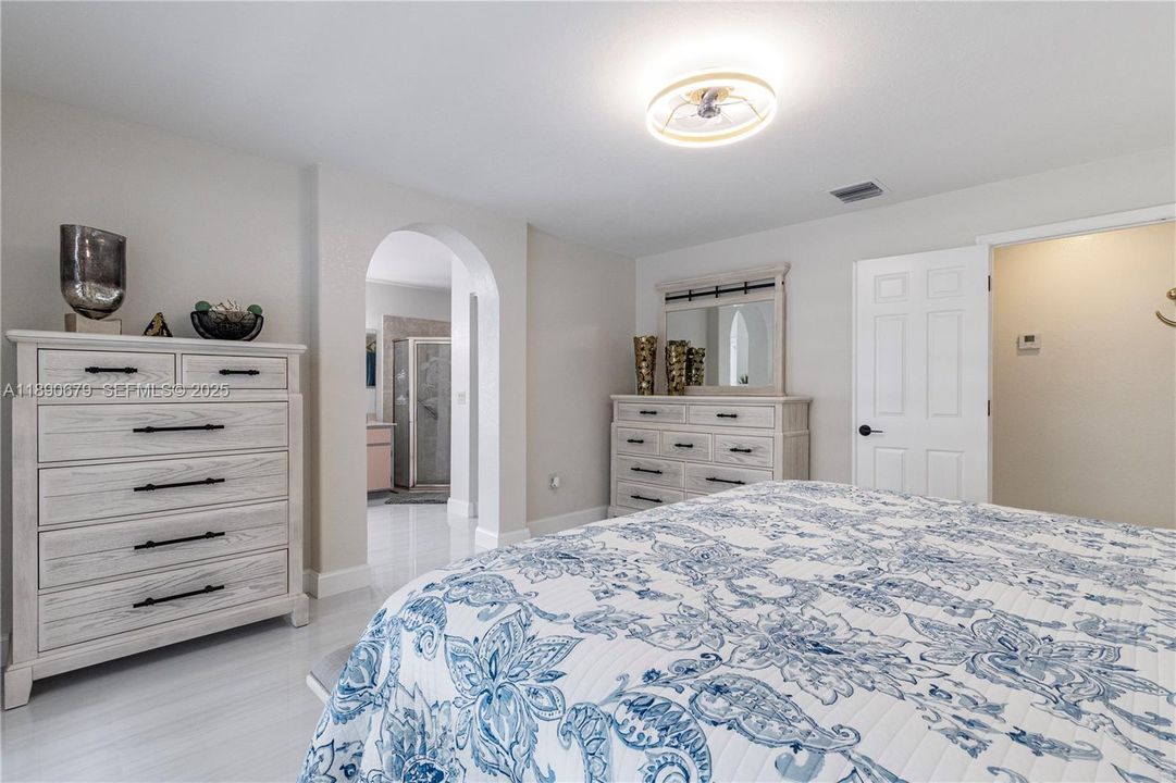 For Sale: $445,000 (4 beds, 2 baths, 1880 Square Feet)