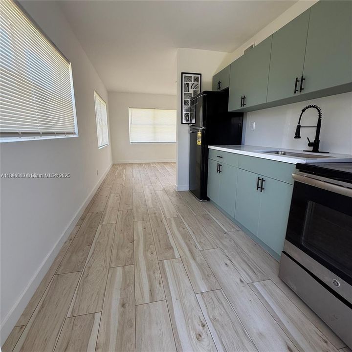 Recently Rented: $2,000 (2 beds, 1 baths, 2080 Square Feet)