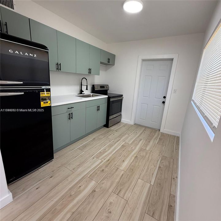 Recently Rented: $2,000 (2 beds, 1 baths, 2080 Square Feet)