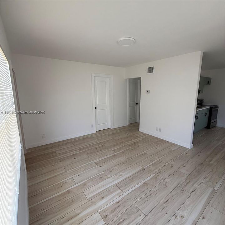 Recently Rented: $2,000 (2 beds, 1 baths, 2080 Square Feet)
