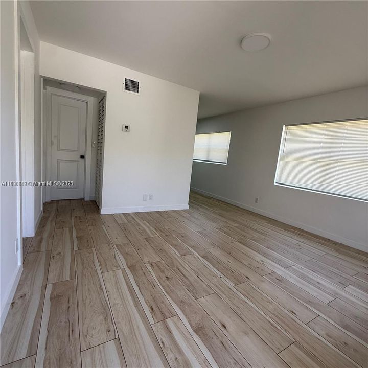 Recently Rented: $2,000 (2 beds, 1 baths, 2080 Square Feet)