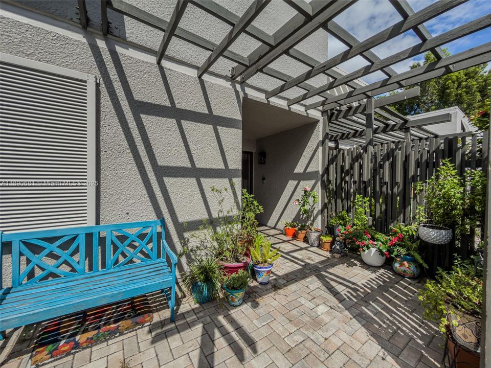 Под контрактом: $480,000 (3 спален, 2 ванн, 1511 Квадратных фут)