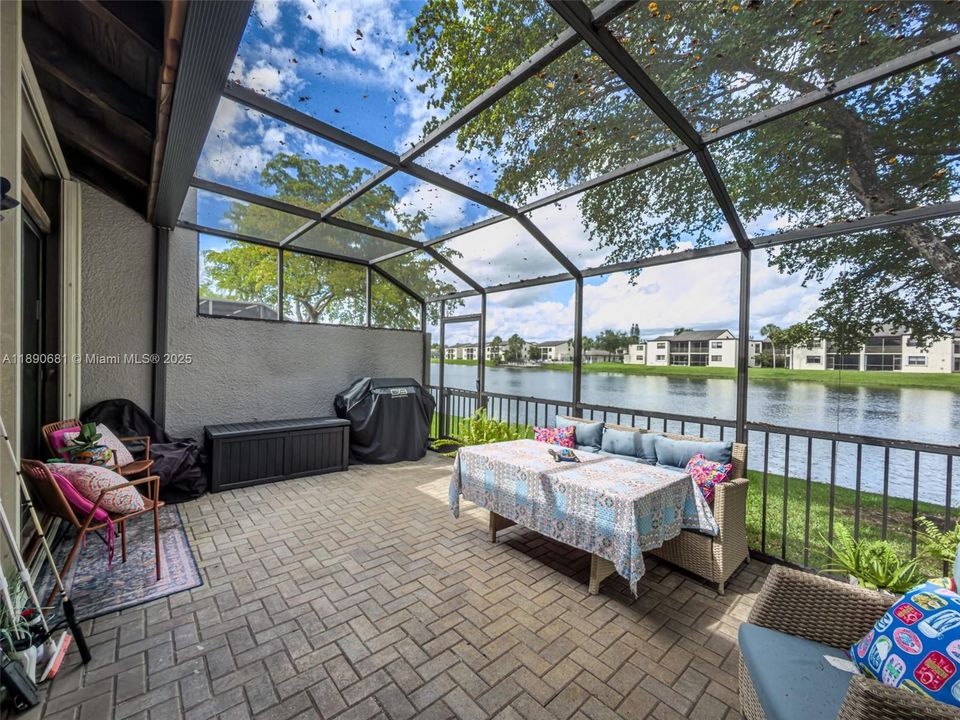 Под контрактом: $480,000 (3 спален, 2 ванн, 1511 Квадратных фут)