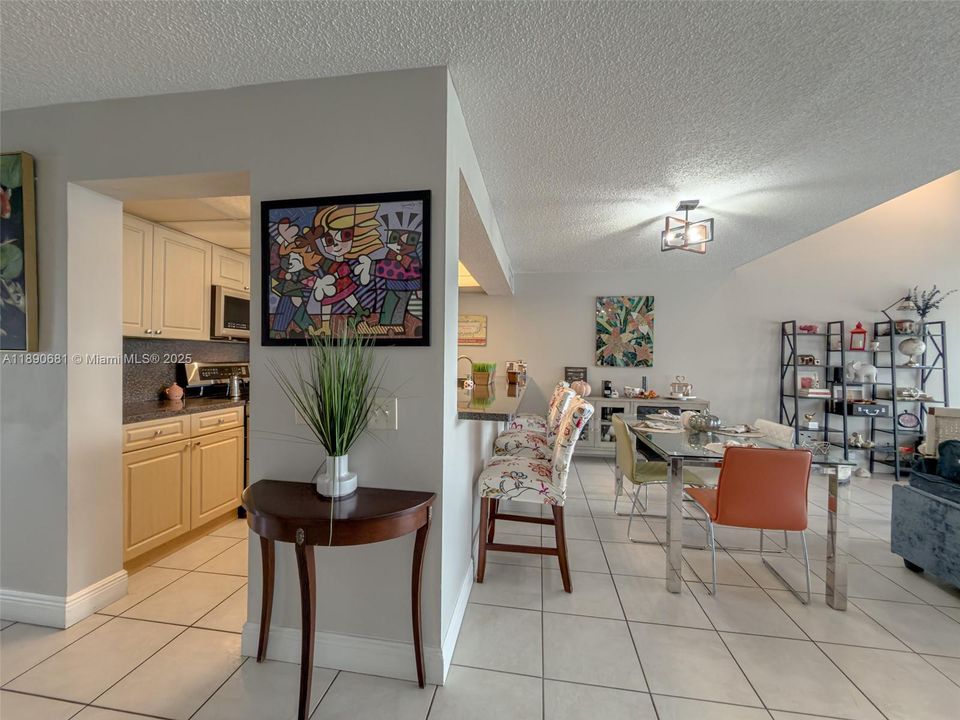 Под контрактом: $480,000 (3 спален, 2 ванн, 1511 Квадратных фут)