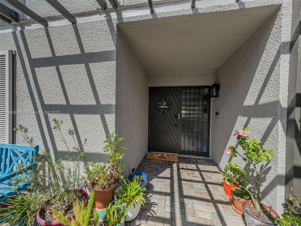 Под контрактом: $480,000 (3 спален, 2 ванн, 1511 Квадратных фут)