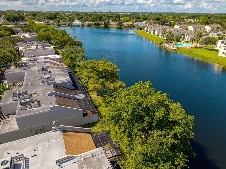 Под контрактом: $480,000 (3 спален, 2 ванн, 1511 Квадратных фут)