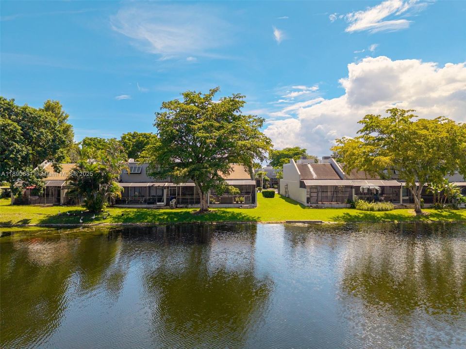 Под контрактом: $480,000 (3 спален, 2 ванн, 1511 Квадратных фут)