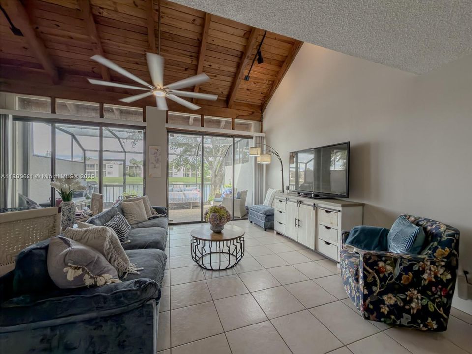 Под контрактом: $480,000 (3 спален, 2 ванн, 1511 Квадратных фут)