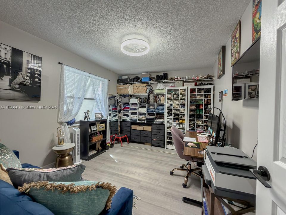 Под контрактом: $480,000 (3 спален, 2 ванн, 1511 Квадратных фут)