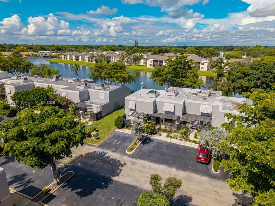 Под контрактом: $480,000 (3 спален, 2 ванн, 1511 Квадратных фут)