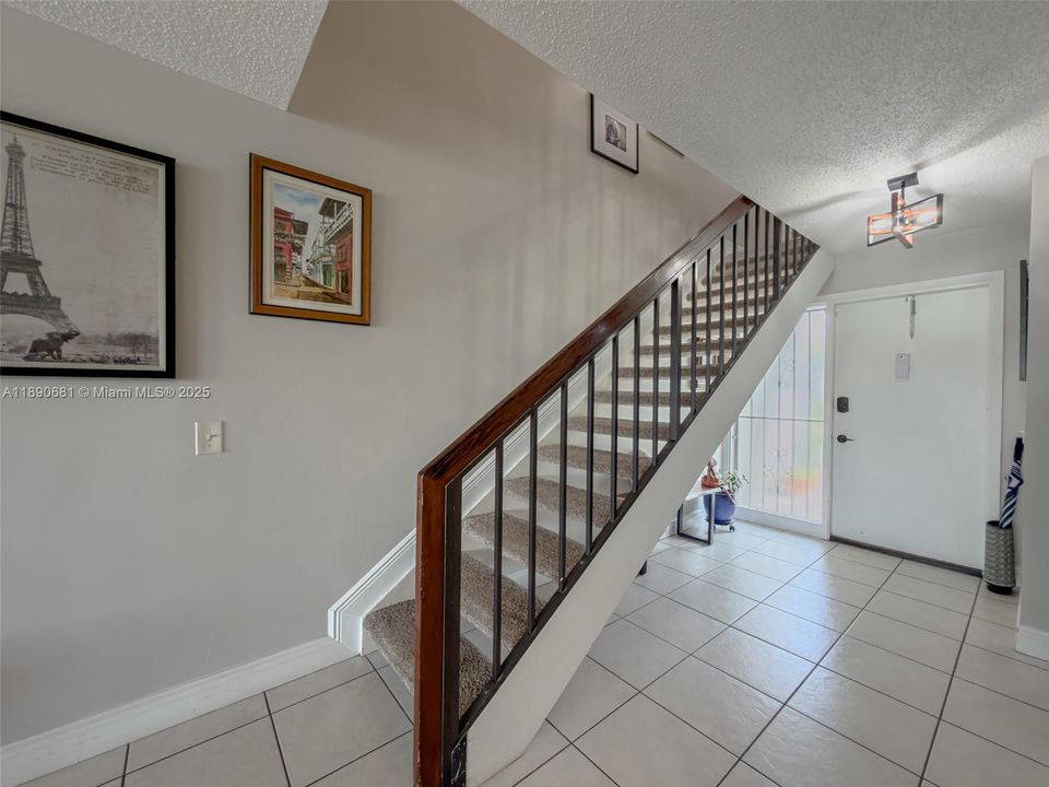 Под контрактом: $480,000 (3 спален, 2 ванн, 1511 Квадратных фут)