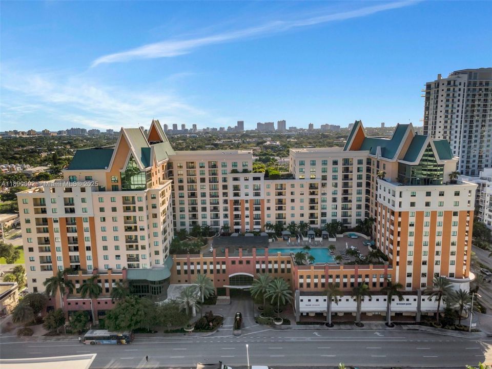 Под контрактом: $399,900 (2 спален, 2 ванн, 1212 Квадратных фут)