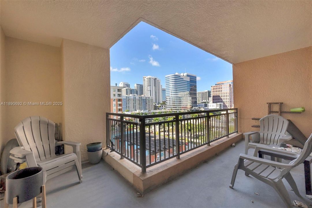 Под контрактом: $399,900 (2 спален, 2 ванн, 1212 Квадратных фут)