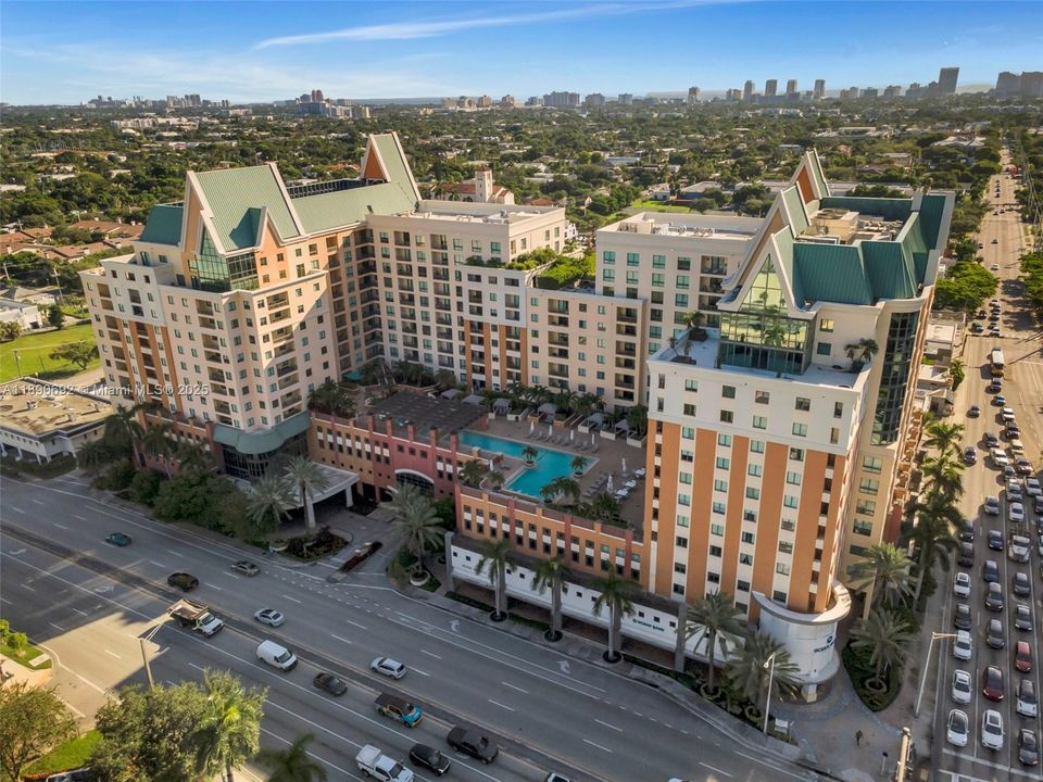 Под контрактом: $399,900 (2 спален, 2 ванн, 1212 Квадратных фут)