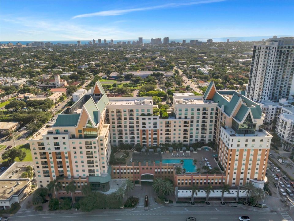 Под контрактом: $399,900 (2 спален, 2 ванн, 1212 Квадратных фут)