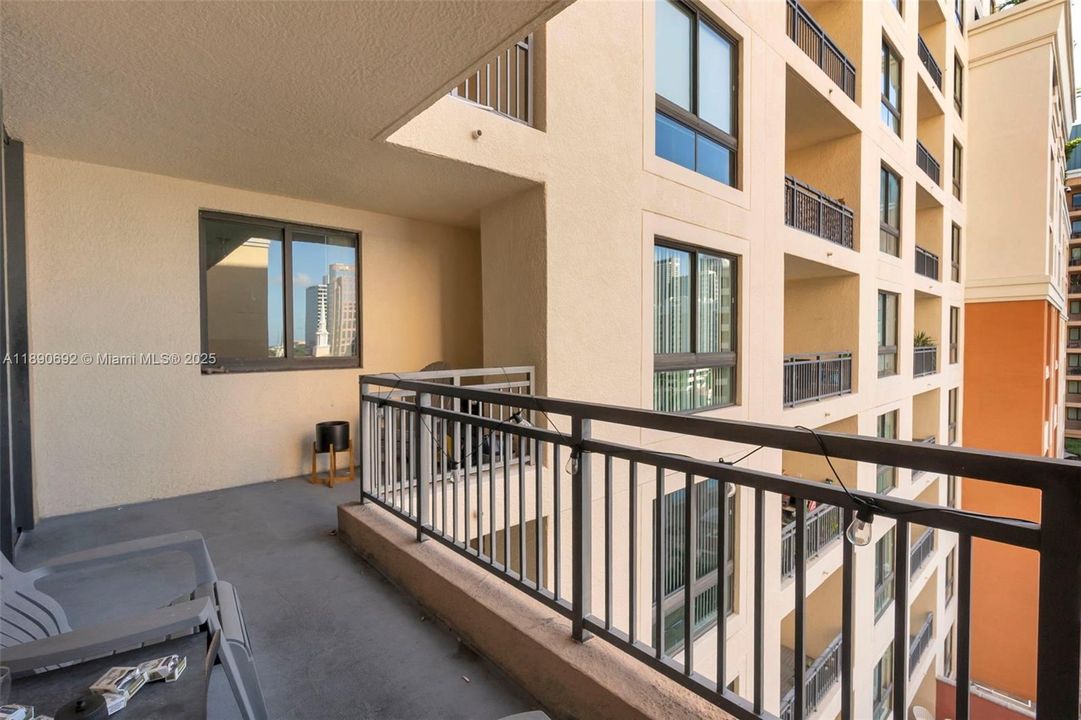 Под контрактом: $399,900 (2 спален, 2 ванн, 1212 Квадратных фут)