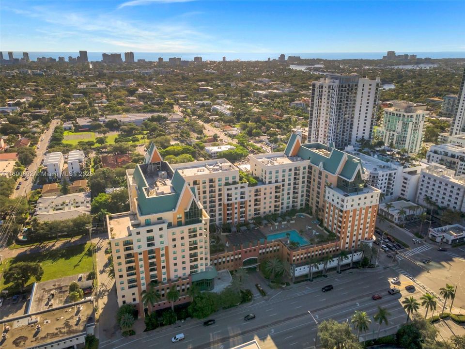 Под контрактом: $399,900 (2 спален, 2 ванн, 1212 Квадратных фут)