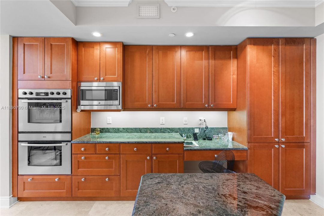 For Sale: $2,495,000 (3 beds, 3 baths, 3173 Square Feet)