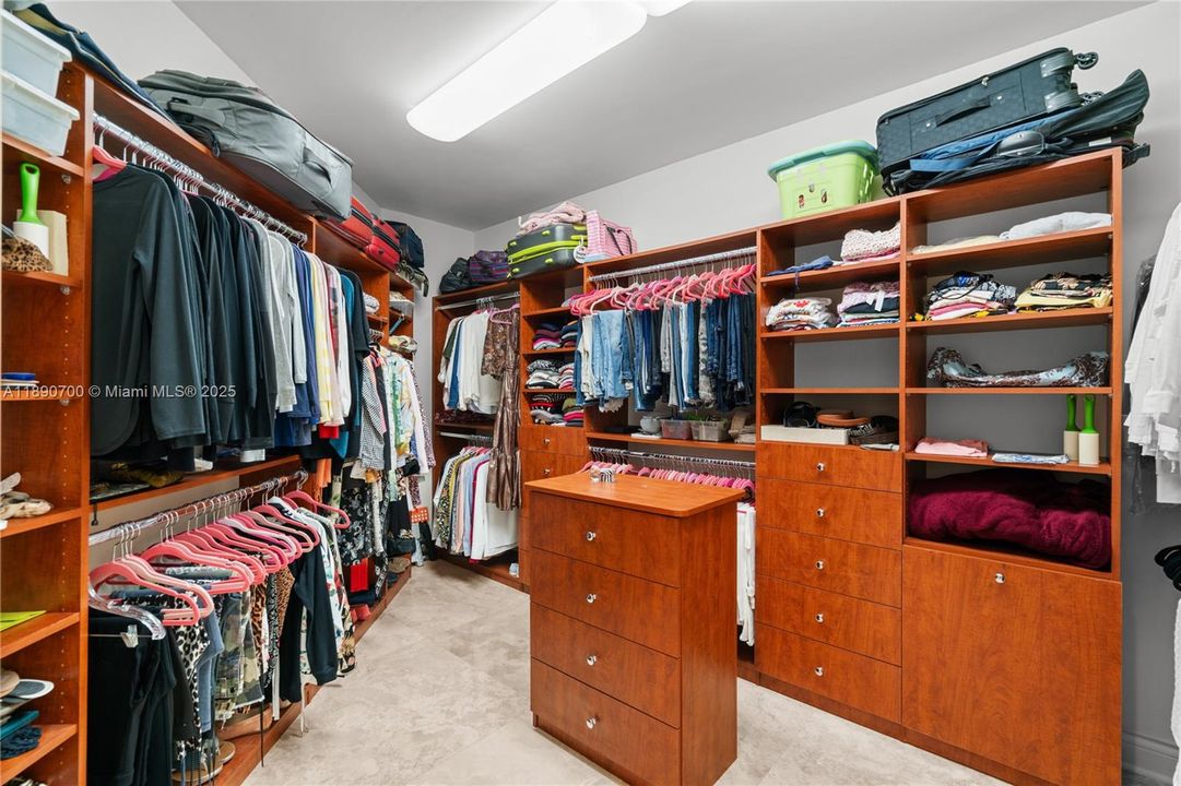 Master Bedroom walk in closet