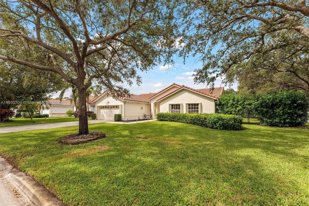 合同活跃: $659,900 (4 贝兹, 2 浴室, 2161 平方英尺)