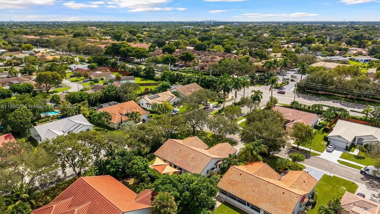 合同活跃: $659,900 (4 贝兹, 2 浴室, 2161 平方英尺)