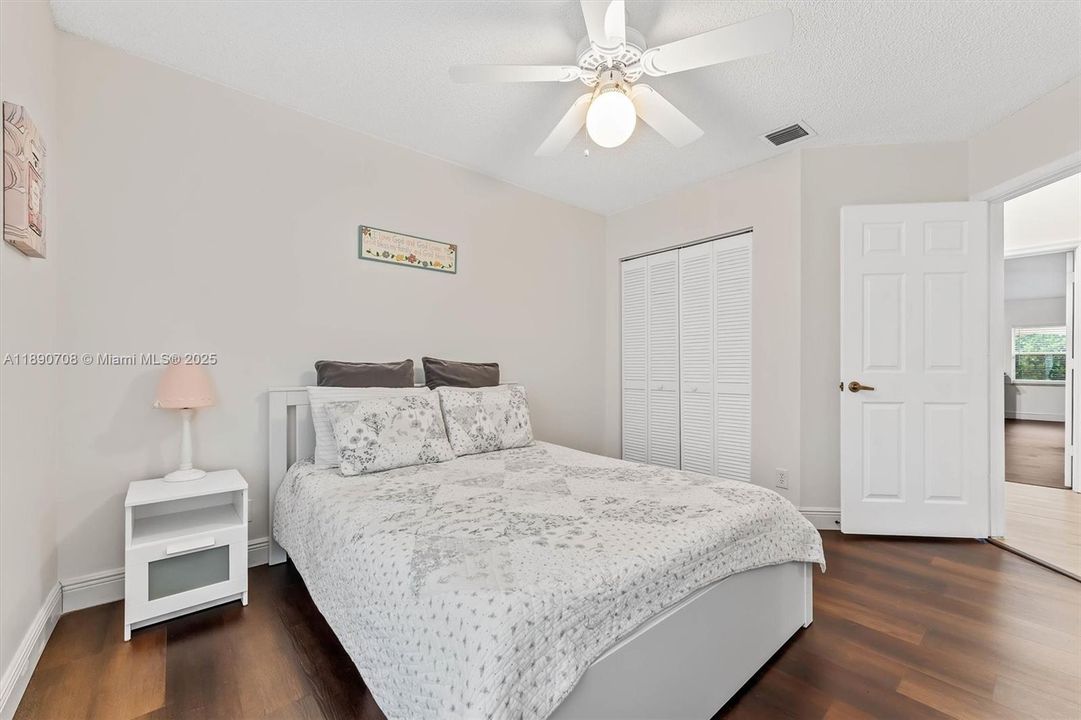 合同活跃: $659,900 (4 贝兹, 2 浴室, 2161 平方英尺)