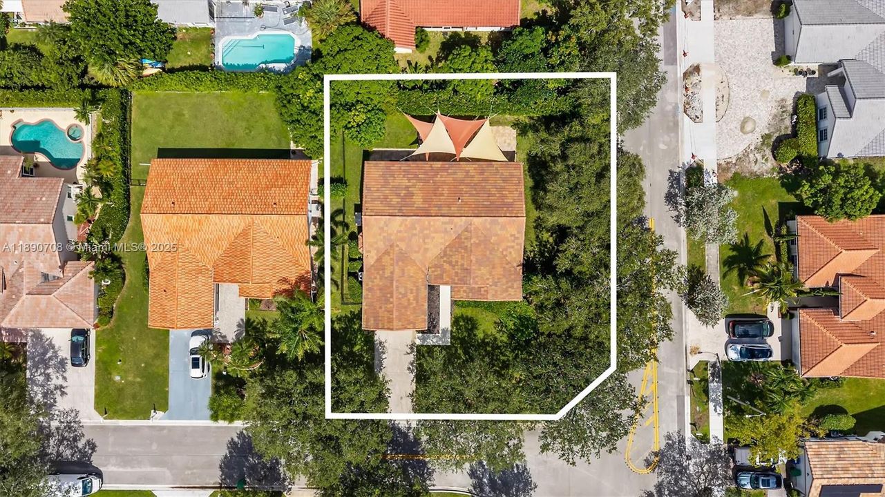 合同活跃: $659,900 (4 贝兹, 2 浴室, 2161 平方英尺)