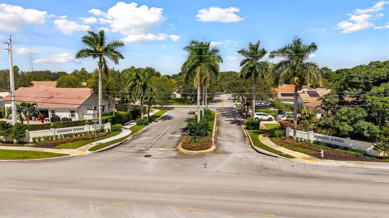 合同活跃: $659,900 (4 贝兹, 2 浴室, 2161 平方英尺)