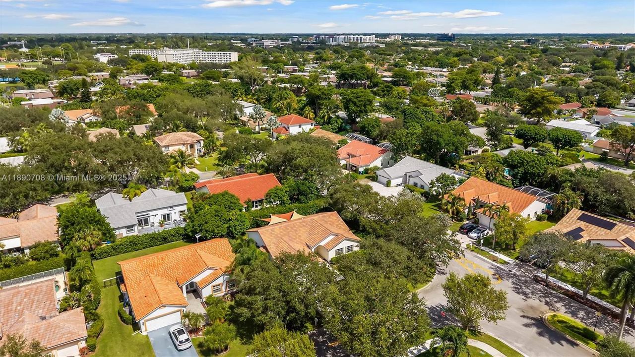 合同活跃: $659,900 (4 贝兹, 2 浴室, 2161 平方英尺)