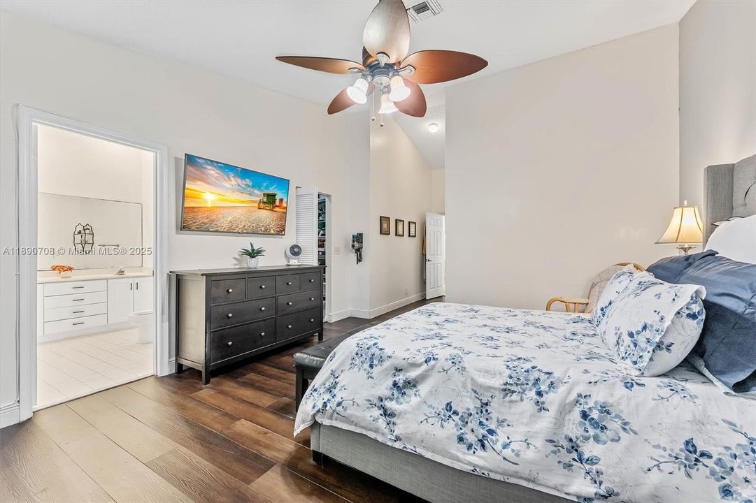 合同活跃: $659,900 (4 贝兹, 2 浴室, 2161 平方英尺)